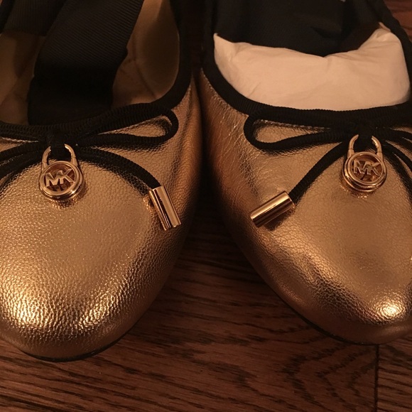 LAST PAIR! Michael Kors Myles Ballet Flat - Picture 4 of 8